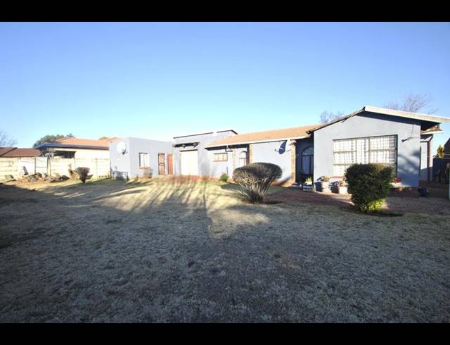 3 BEDROOM HOUSE FOR SALE IN DAWN PARK